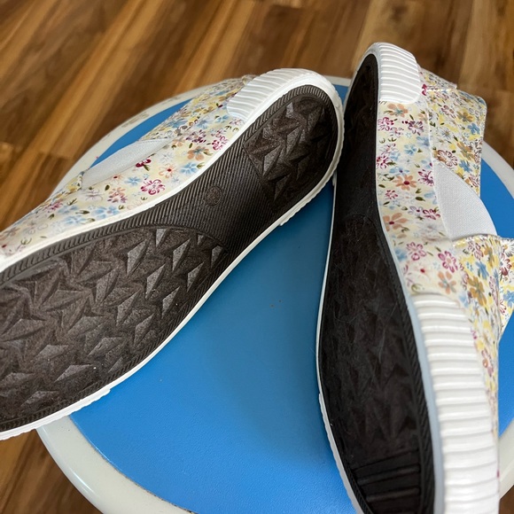 Slip on Sneakers - Picture 3 of 3